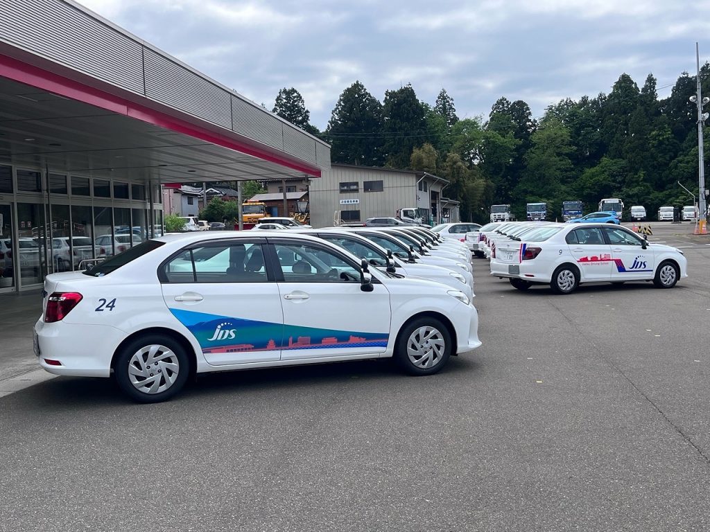上越自動車学校様へトヨタカローラ教習車をご購入頂きました 株式会社 橋詰商会【公式】